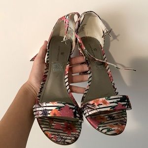 Worthington White Floral and Striped print high heels woman’s size 8